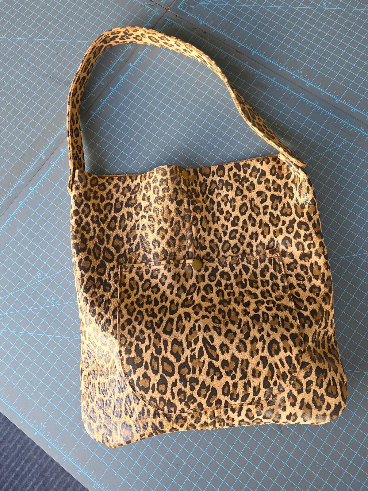 Adisa Flat Tote - Leopard Nubuck
