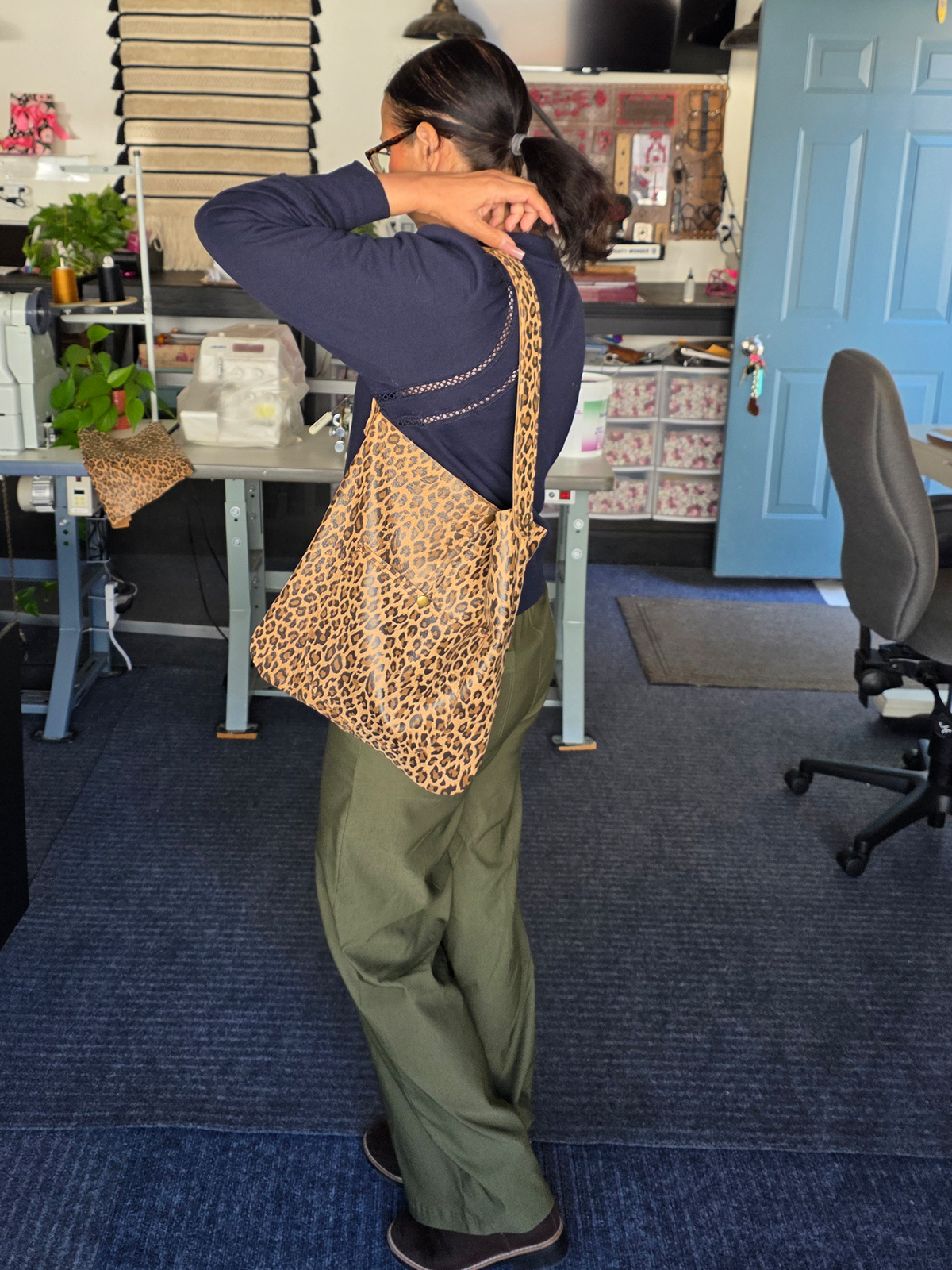 Adisa Flat Tote - Leopard Nubuck