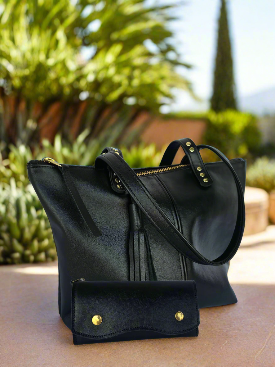 Traveler Tote in Black Nassa Leather