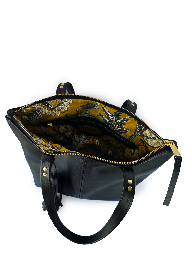 Traveler Tote in Black Nassa Leather